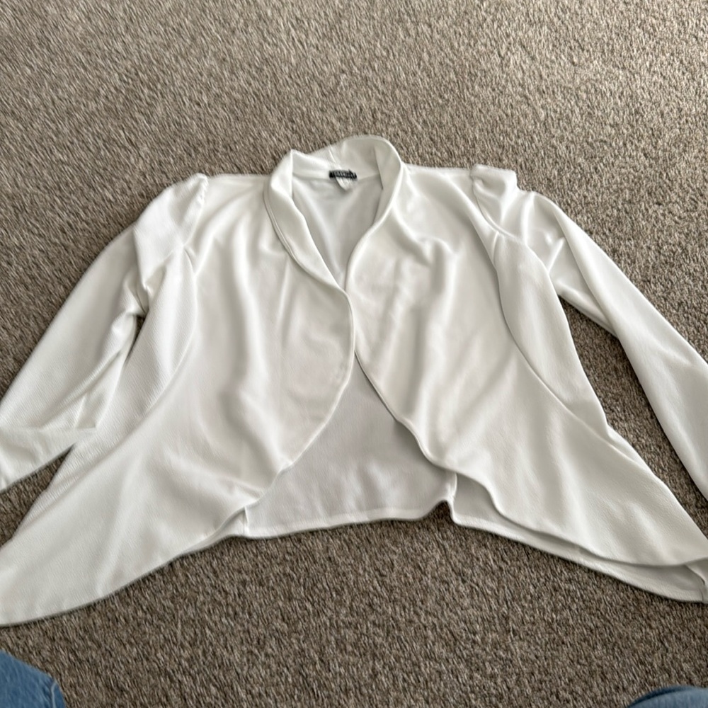 White Heimish Blazer with shark bit hem